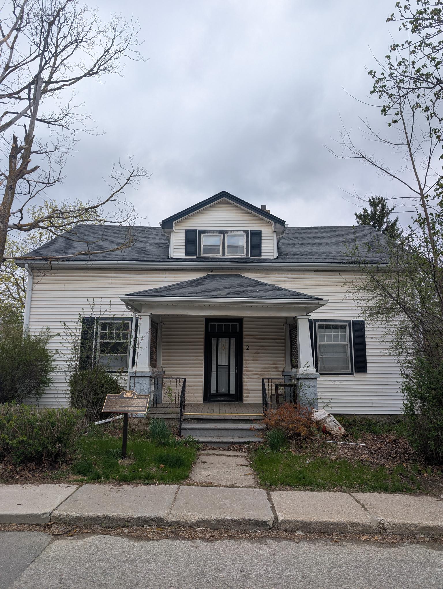 Front view of the heritage house located at 2 Hall st.